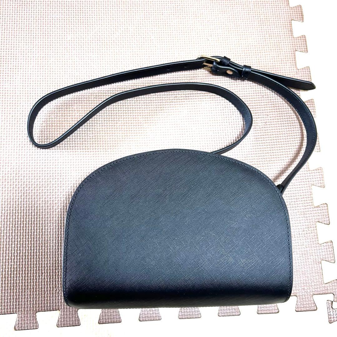 A.P.C. ＊ ハーフムーンバッグ SAC DEMI-LUNE