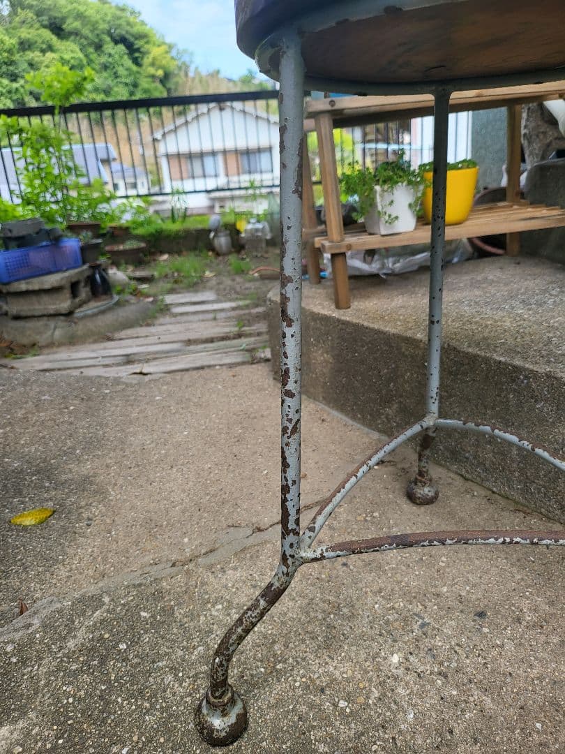 鉄脚 スツール　丸椅子　3本脚　ヴィンテージ　アンティーク