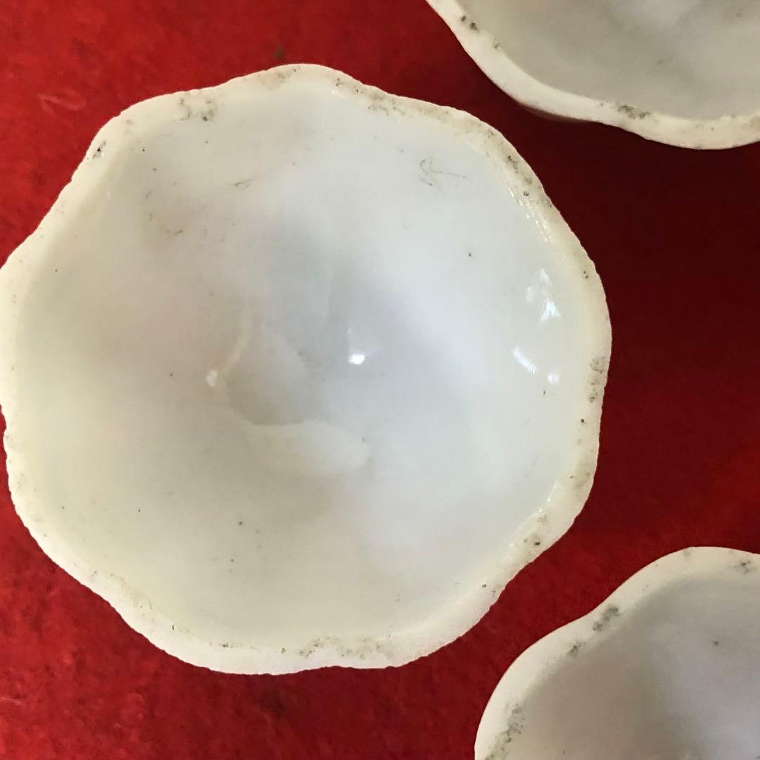 白磁　三つ足輪花極小手塩皿　骨董品　極小鉢　希少