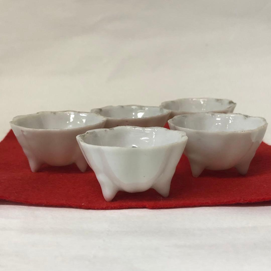 白磁　三つ足輪花極小手塩皿　骨董品　極小鉢　希少
