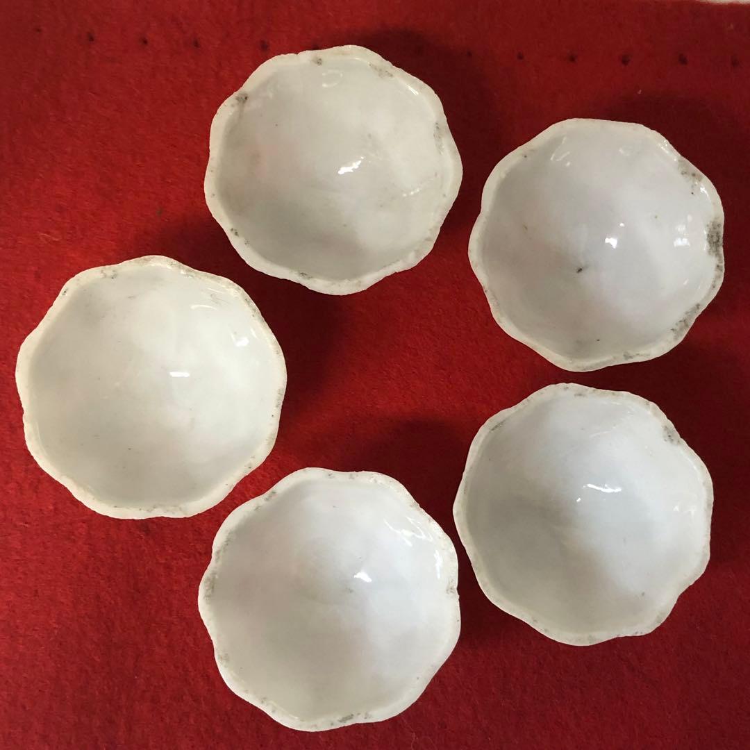 白磁　三つ足輪花極小手塩皿　骨董品　極小鉢　希少