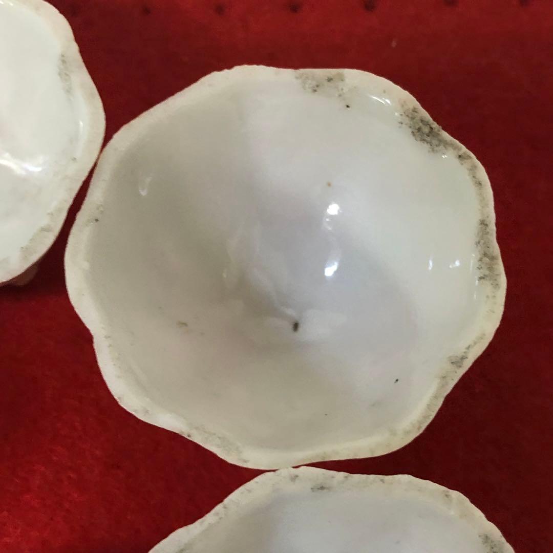 白磁　三つ足輪花極小手塩皿　骨董品　極小鉢　希少