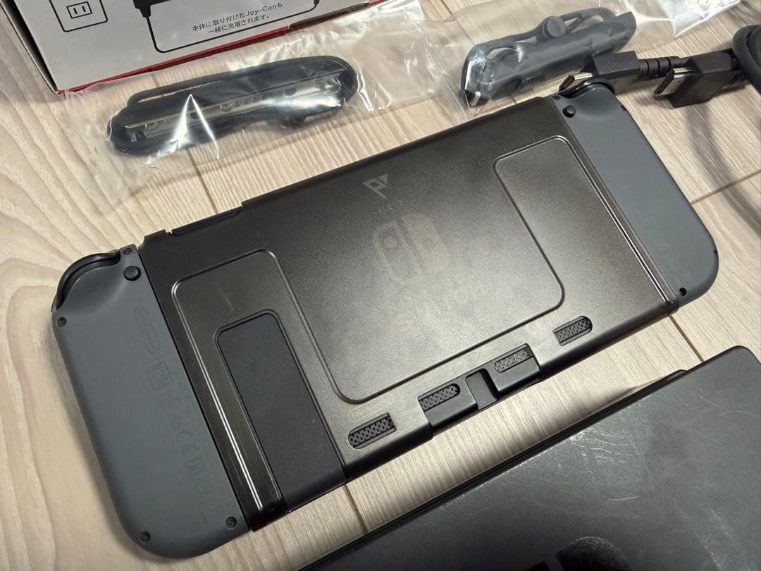 美品 Nintendo Switch 本体 グレー Joy-Con付き