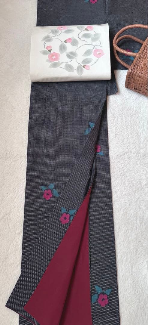 大島紬　かわいい　黒地　あられに椿　７マルキ