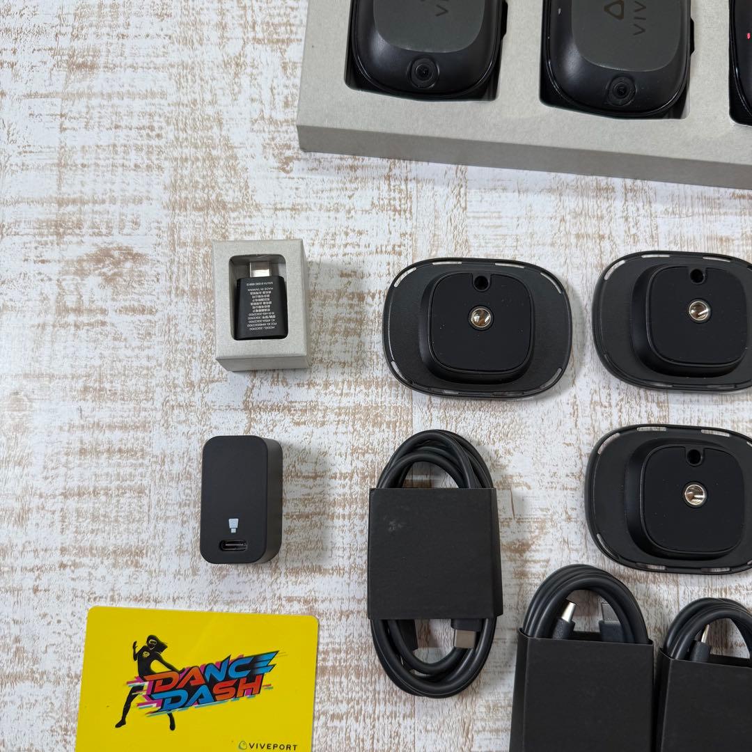 VIVE Tracker Ultimate トラッカー3個　セット　動作確認済み