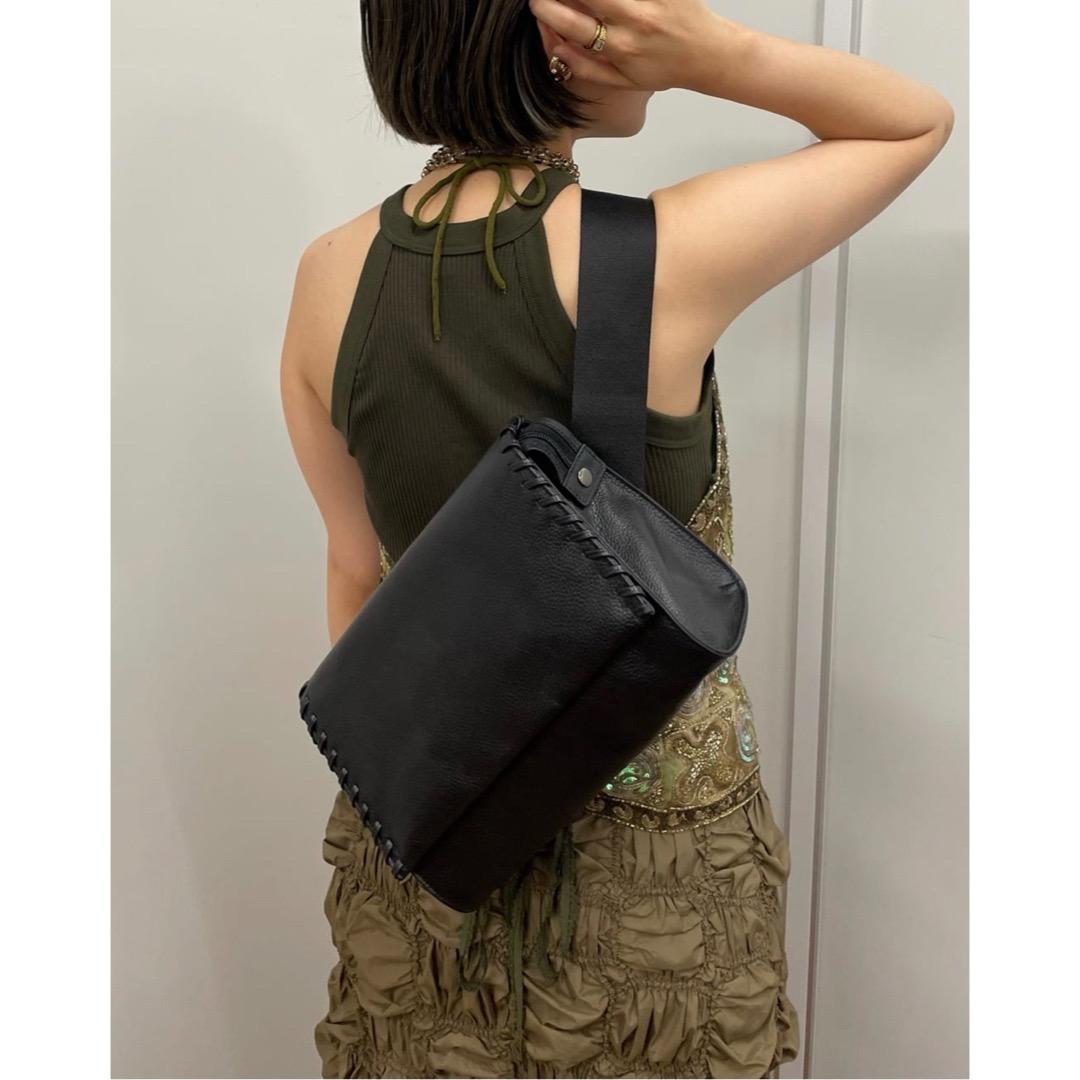 美品 ear PAPILLONNER 柄ワイドテープショルダーバッグ ブラック