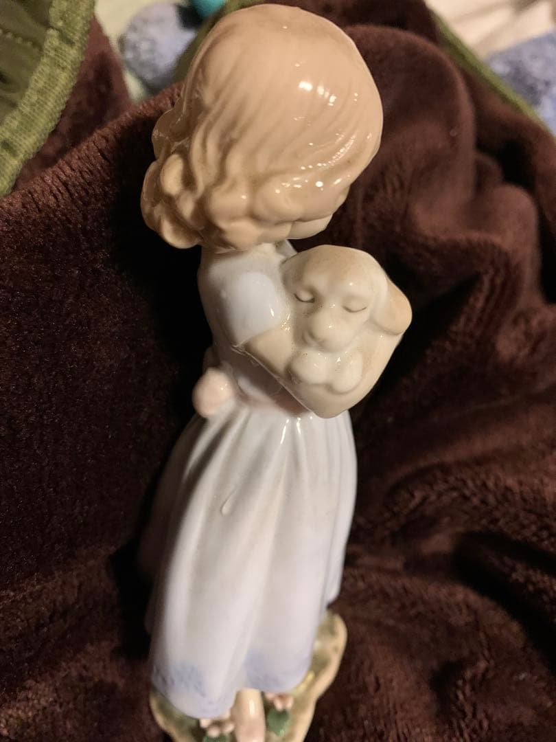 リヤドロ(廃盤)少女と仔犬「風邪をひかないように」