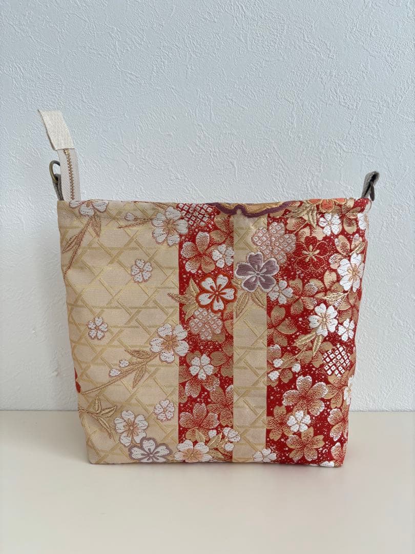 帯リメイク ショルダーバッグ｜ジッパー付き｜赤×金蝶々｜一点物