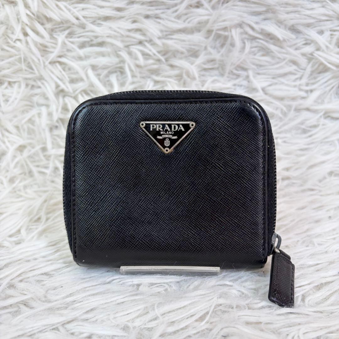 美品✨プラダ 三角ロゴ 二つ折り財布 サフィアーノレザー 黒 ラウンドファスナー