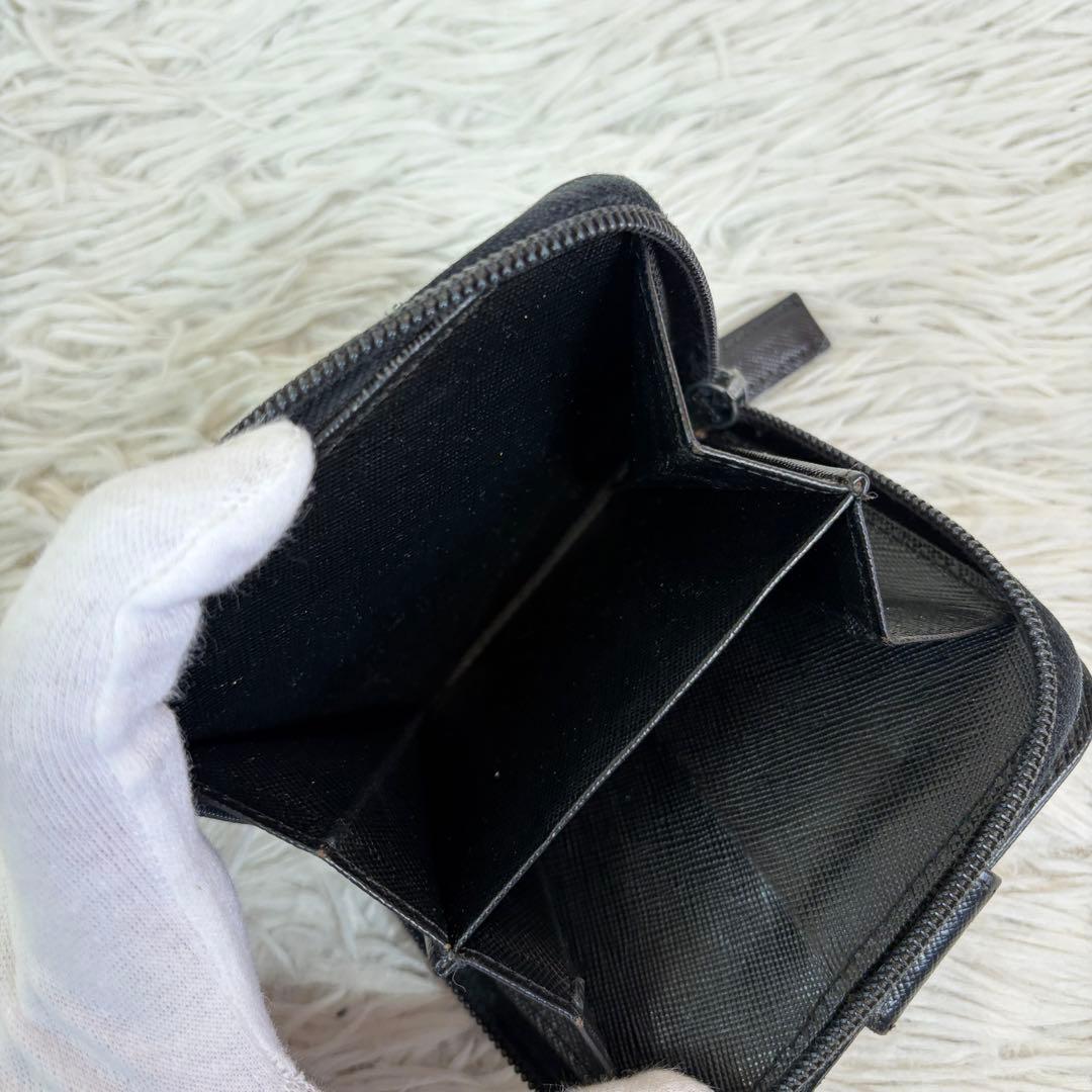 美品✨プラダ 三角ロゴ 二つ折り財布 サフィアーノレザー 黒 ラウンドファスナー