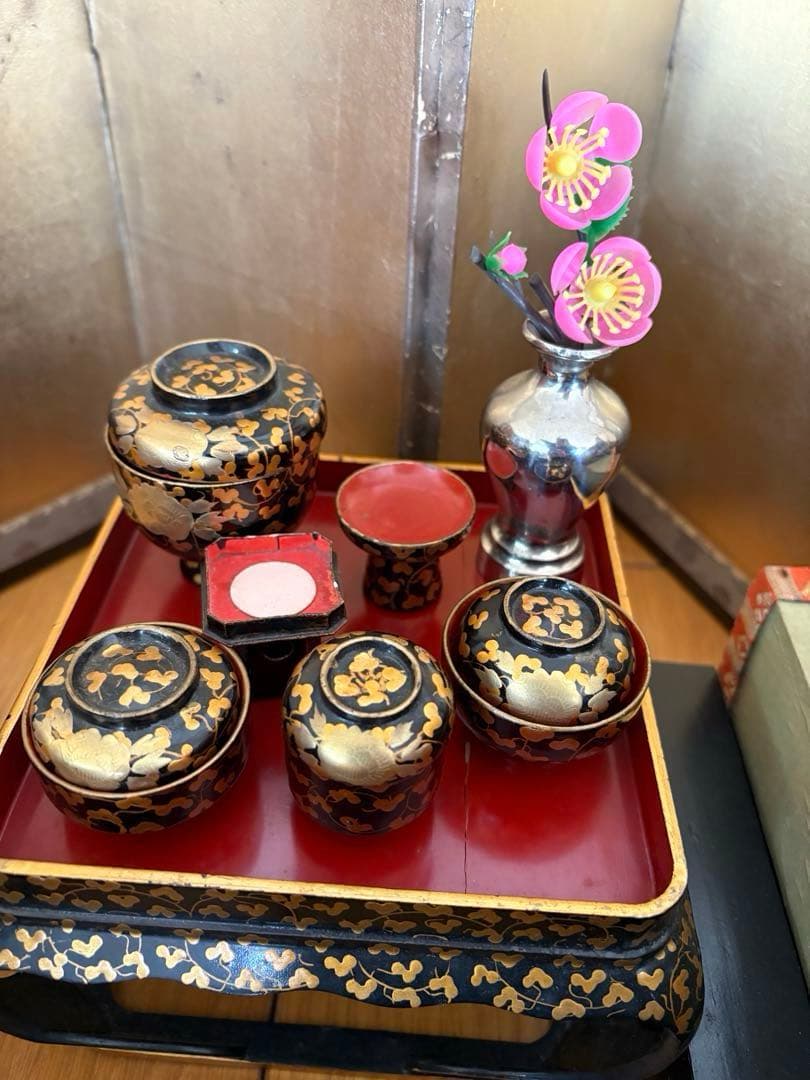 レア‼︎アンティーク　年代物　伝統的　雛人形セット ひな祭り用　金屏風　小物付き