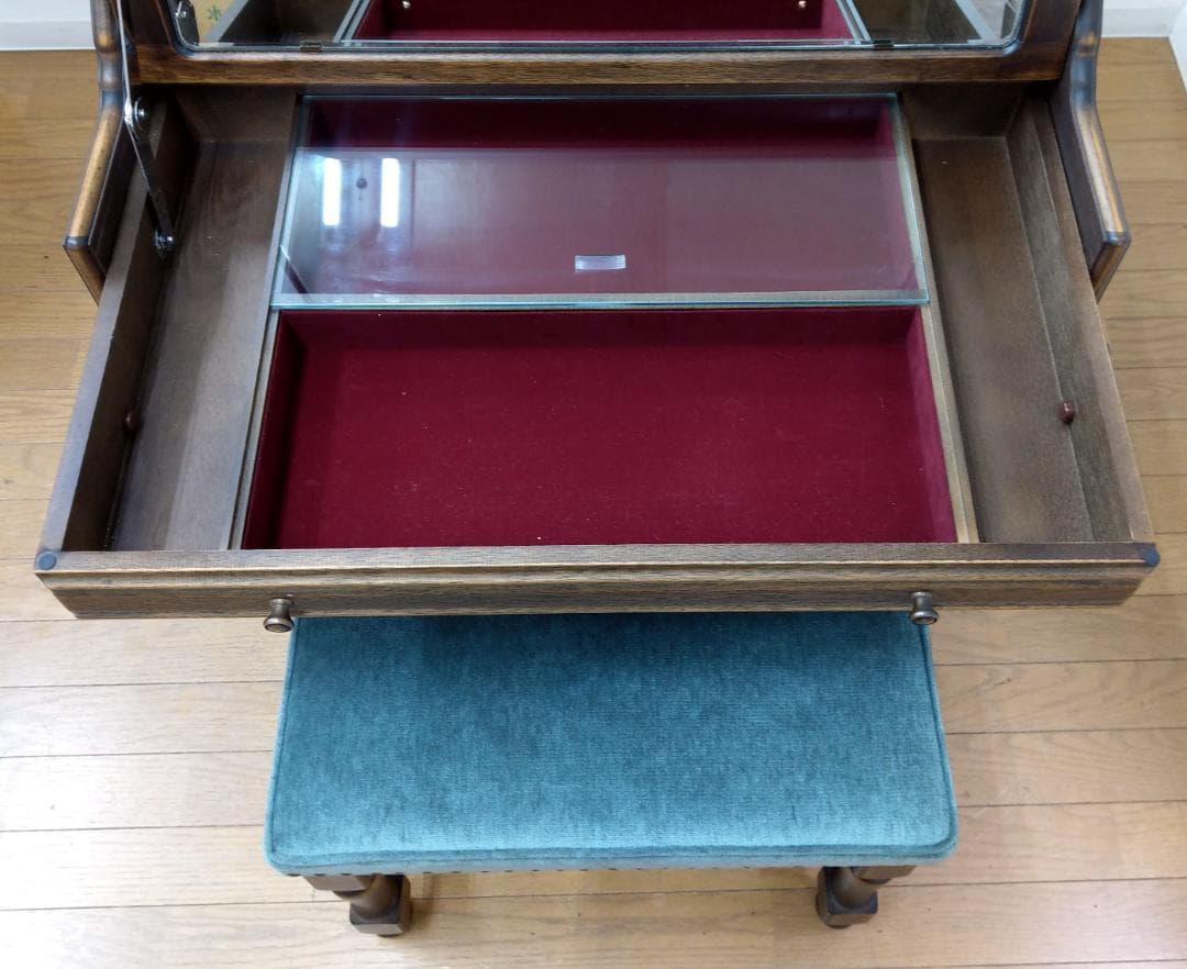 美品 英国 アンティークデザイン BRIGHTON ドレッサー 鋲打スツール