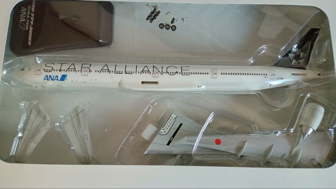 全日空商事 1/200 ANA Boeing 777-300ER