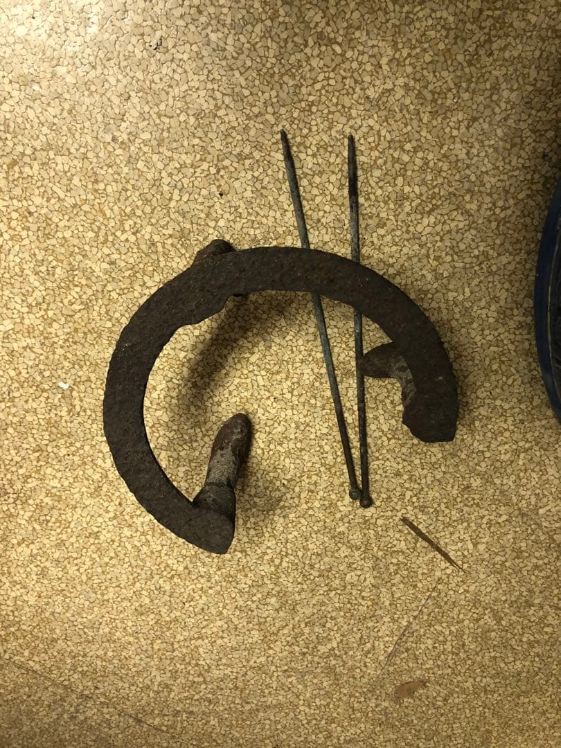 水弾きの技法を使った希少品　伊万里火鉢