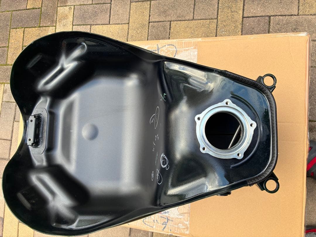 KAWASAKI z900rsイエローボールエディション 燃料タンク