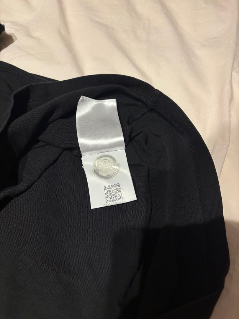 Moncler ブラック Tシャツ ロゴプリント