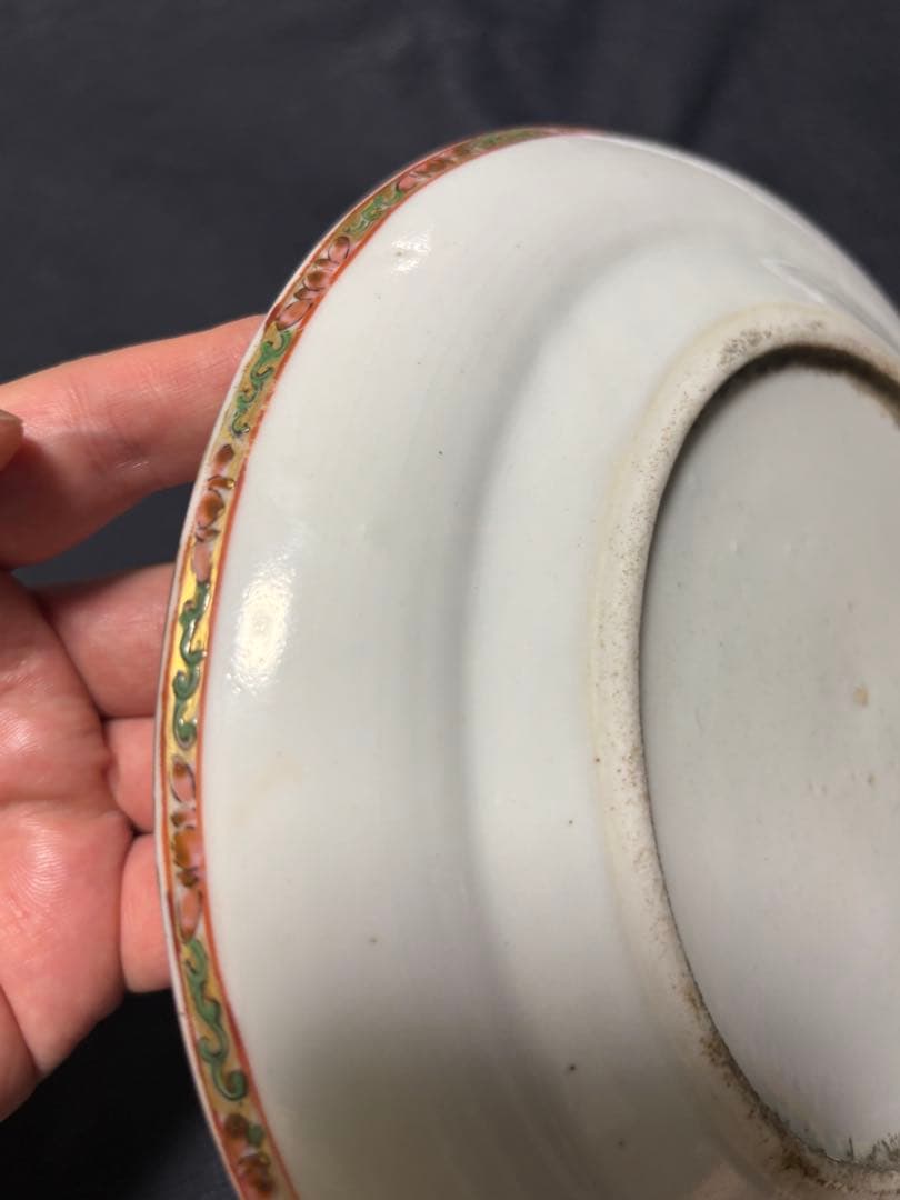 中国古美術品　清の時代　金彩粉彩人物花鳥中皿　21cm