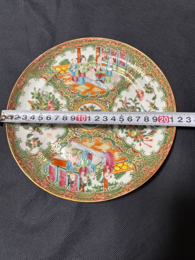 中国古美術品　清の時代　金彩粉彩人物花鳥中皿　21cm