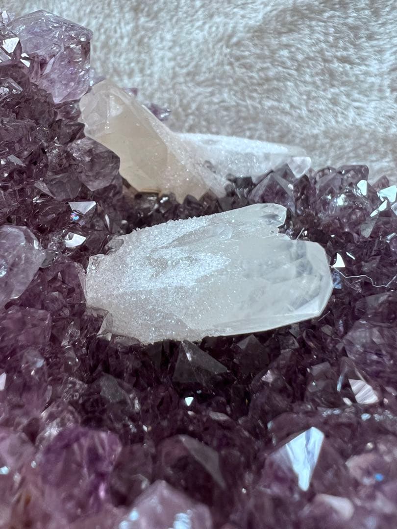 アメジストドーム　カルサイト共生