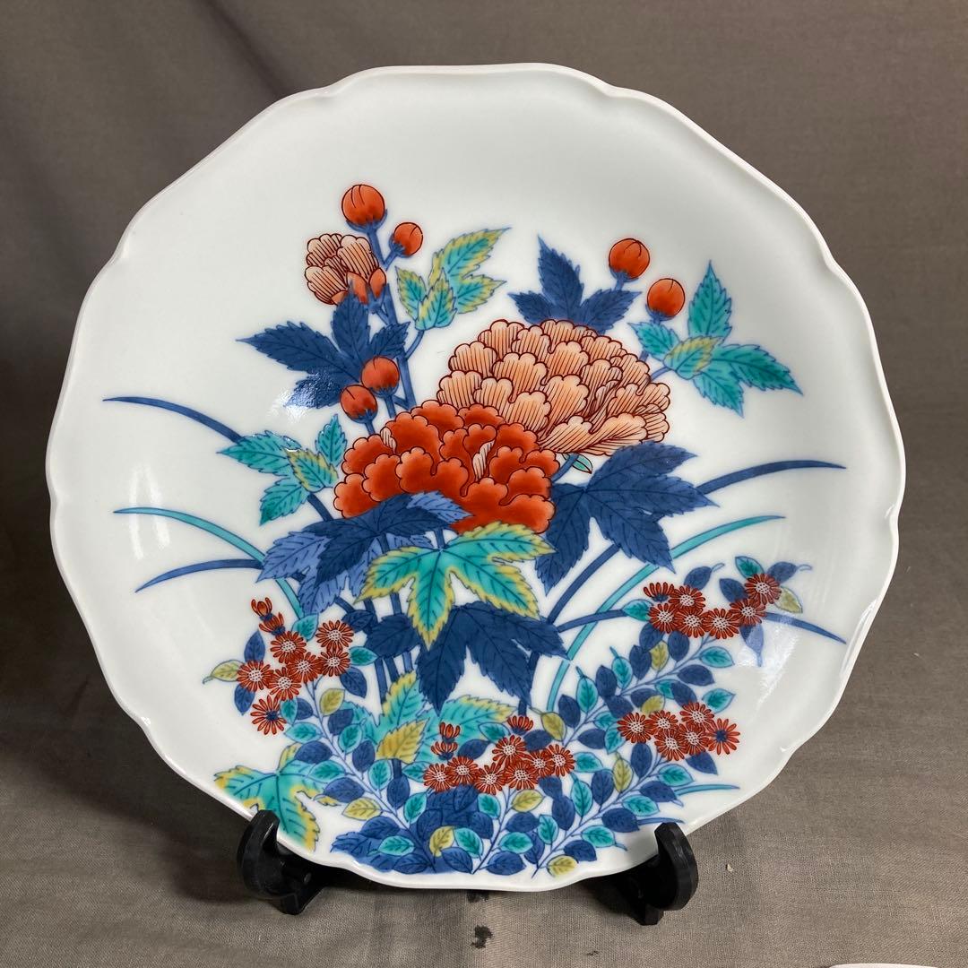 【今右衛門】色鍋島の伝統　名窯　人間国宝　十三代今泉今右衛門作　錦牡丹菊絵　飾皿