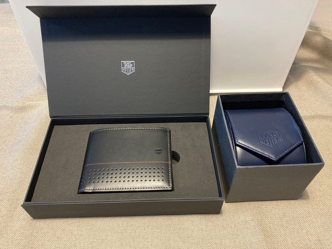 財布【未使用】、時計ケース【使用感あり】