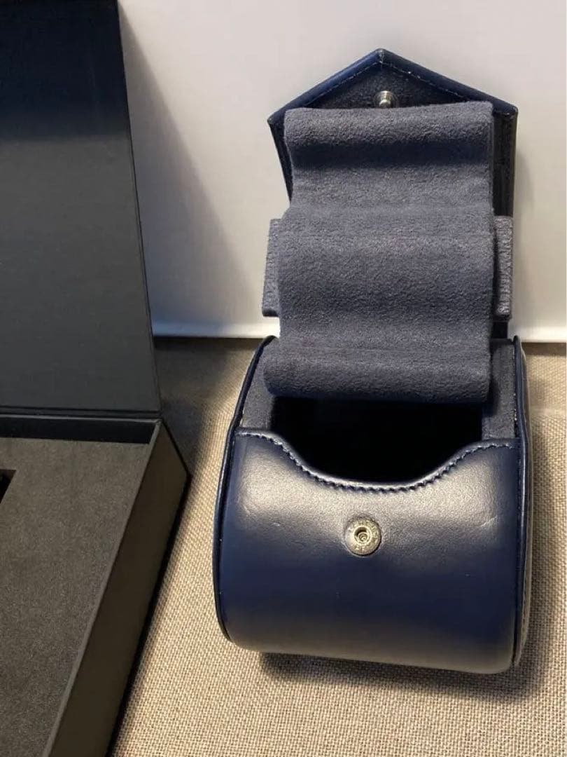 財布【未使用】、時計ケース【使用感あり】