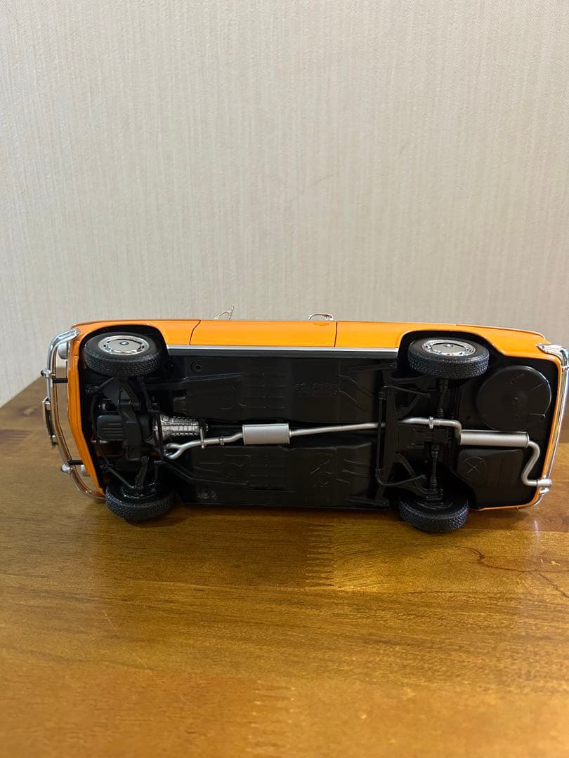 BMW 1968年式 1600-2 カブリオレ 1/18