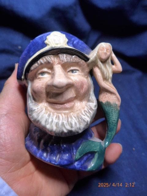 ヴィンテージ ロイヤルドルトンの「old salt」。髭の水夫と人形のジャグ