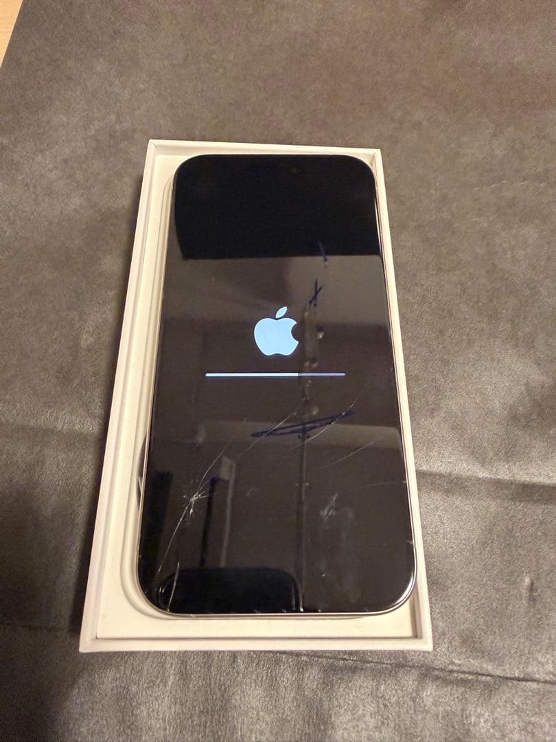 iPhone 15pro チタン　256GB