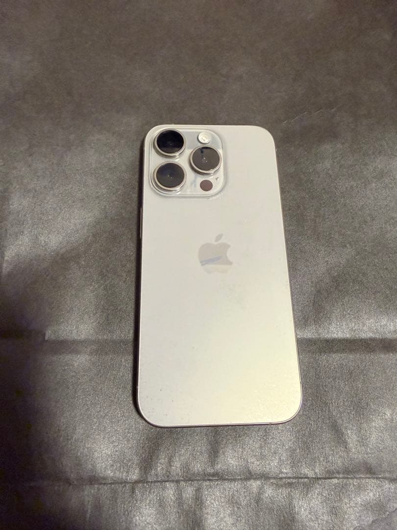 iPhone 15pro チタン　256GB