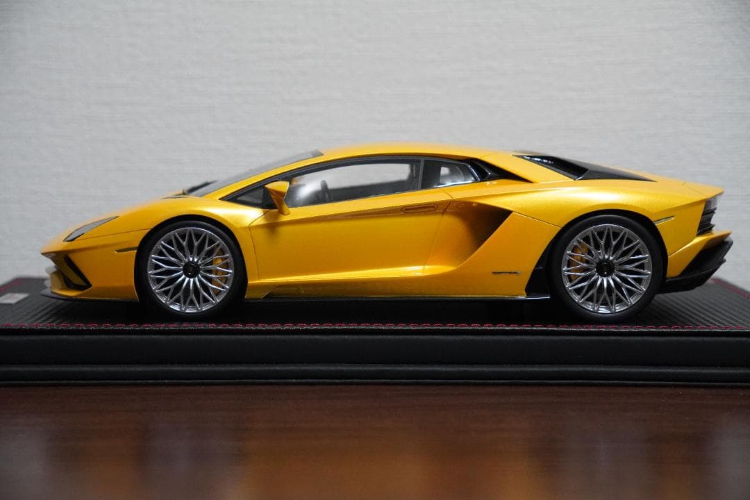 MRコレクション 1/18 ランボルギーニアヴェンタドール S