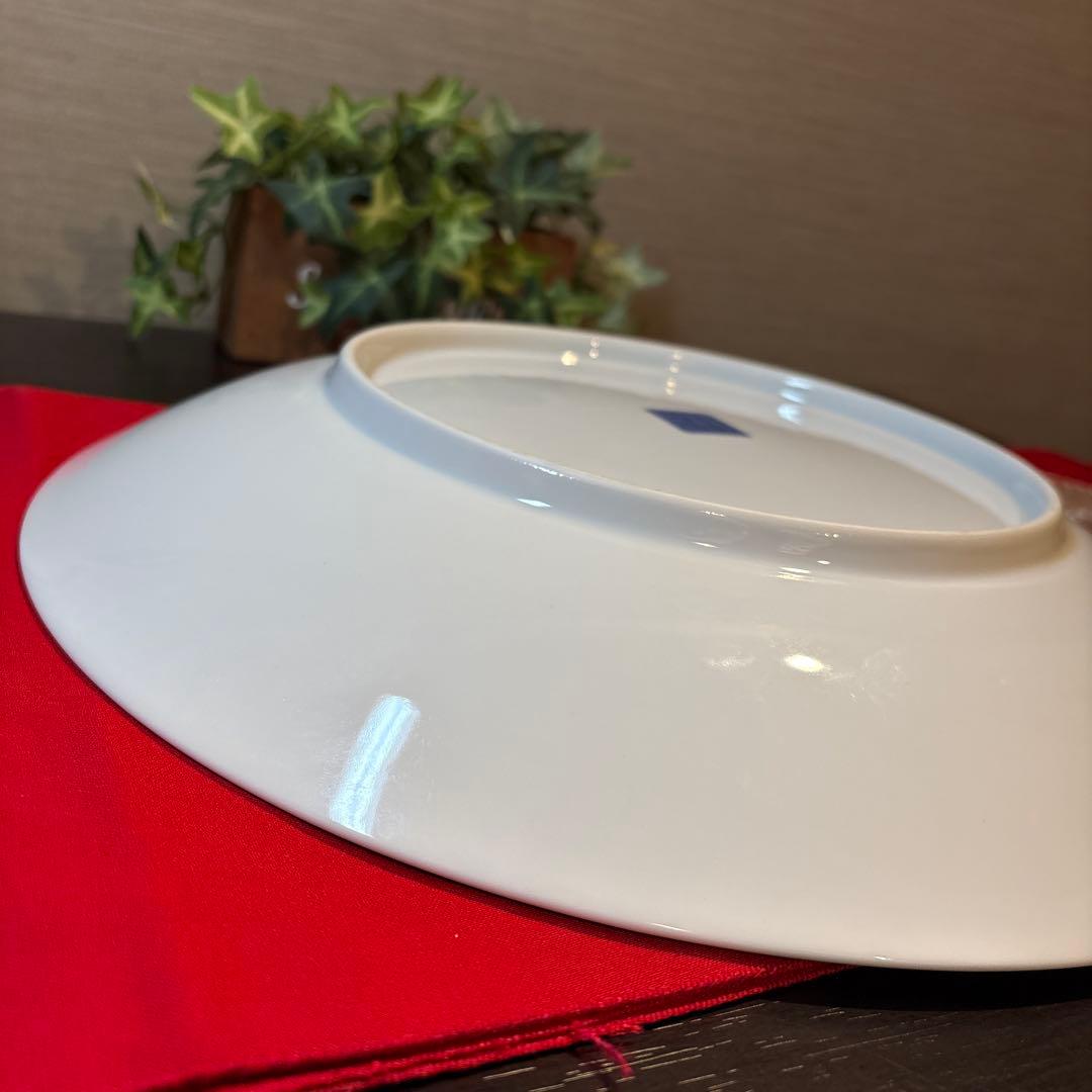 青い背景の牡丹花陶器皿