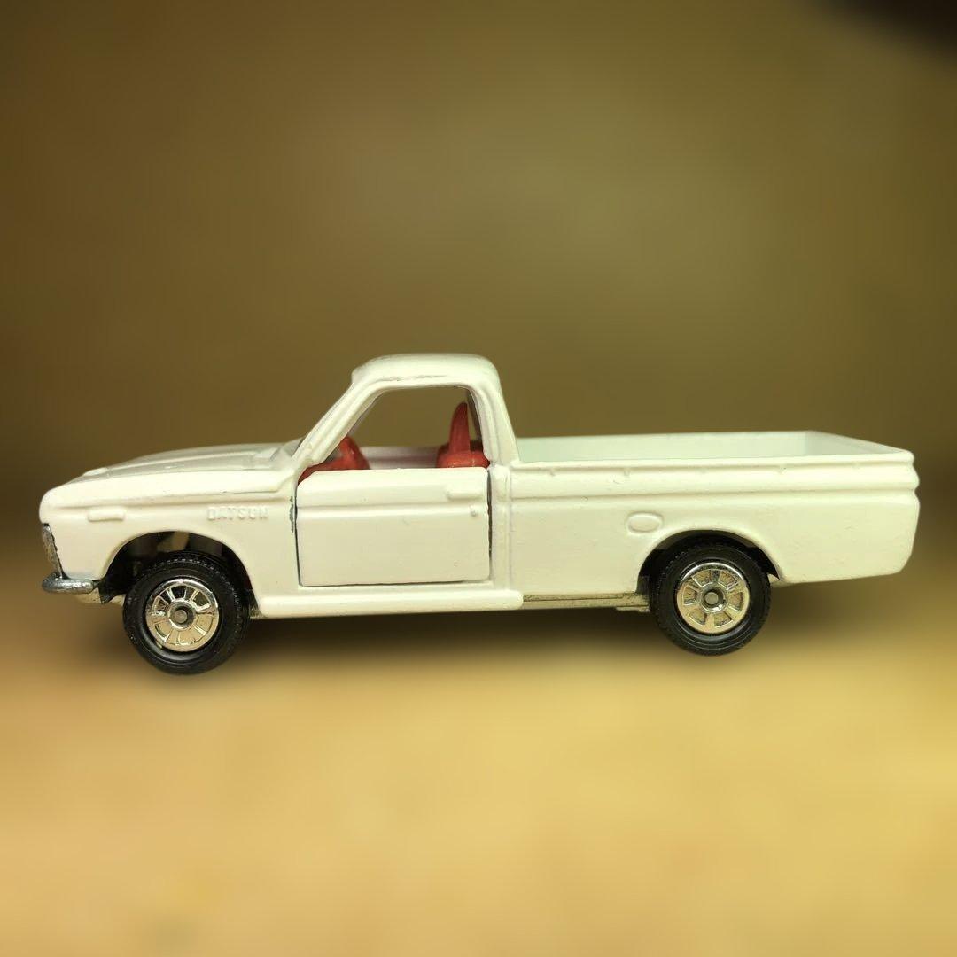 日本製トミカ　黒箱　絶版ダットサン 1300 トラック 1Eホイール　箱無