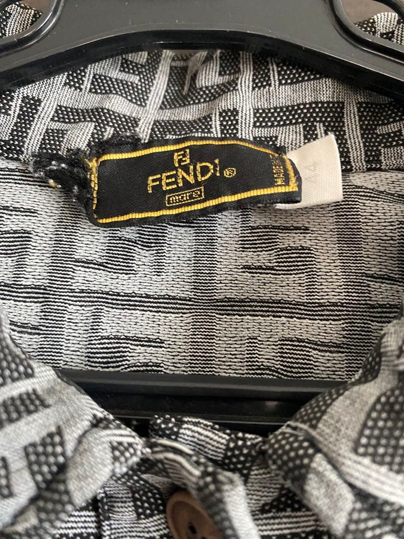 FENDIポロシャツ44