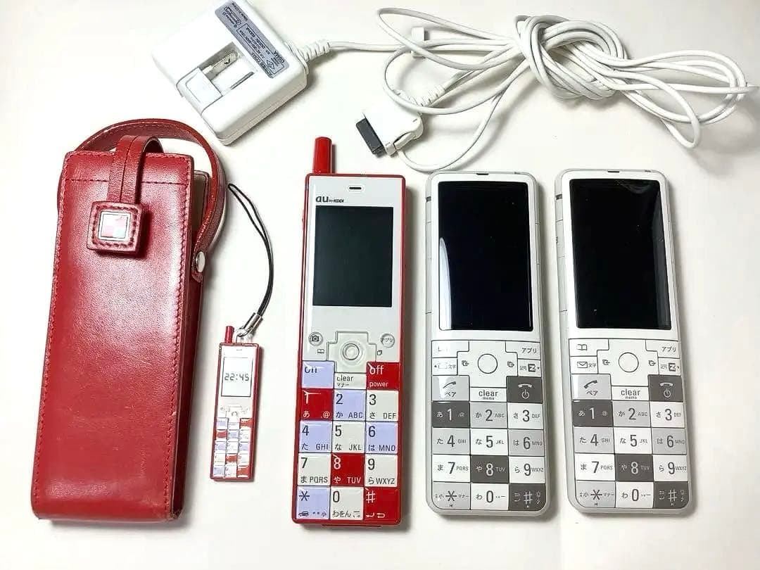 au INFOBAR 初代 ニシキゴイNISHIKIGOIと2世代目GRAY