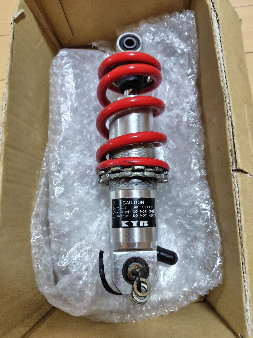 ミ*ク様 ホンダ NS-1 KYB カヤバ リアショック サスペンション 赤 車