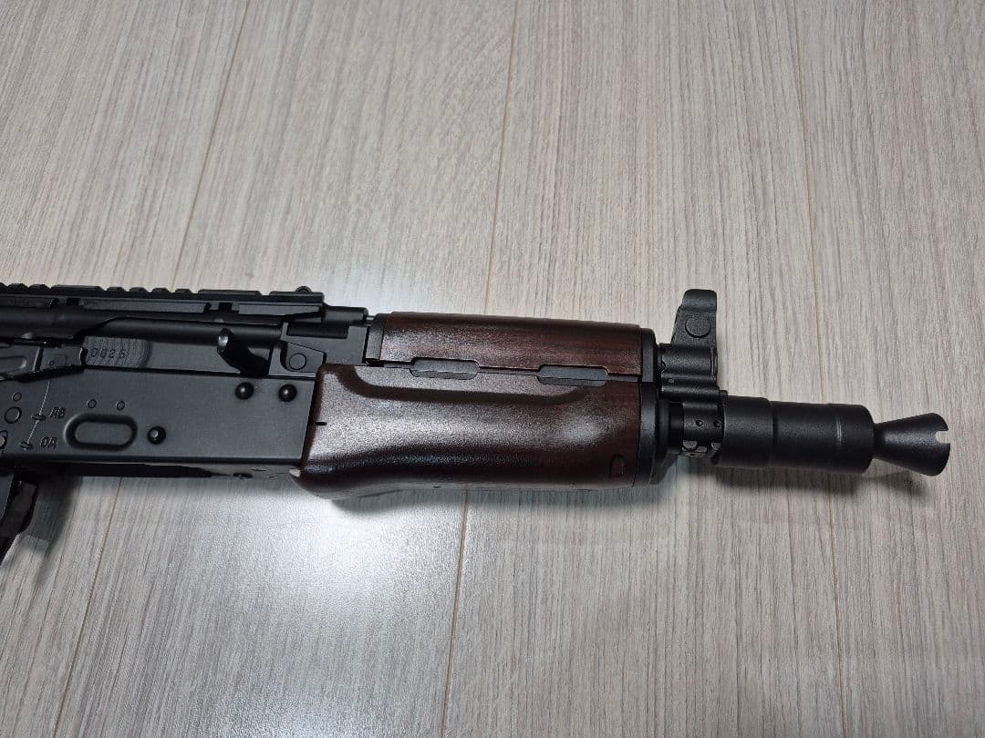 専用　マルイ　AKS74U　20mmピカティニレール・スイベル装着　スペアマグ付