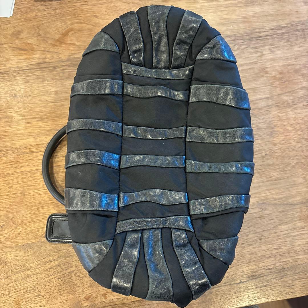 専用ですPRADA ブラックショルダーバッグ ストライプデザイン