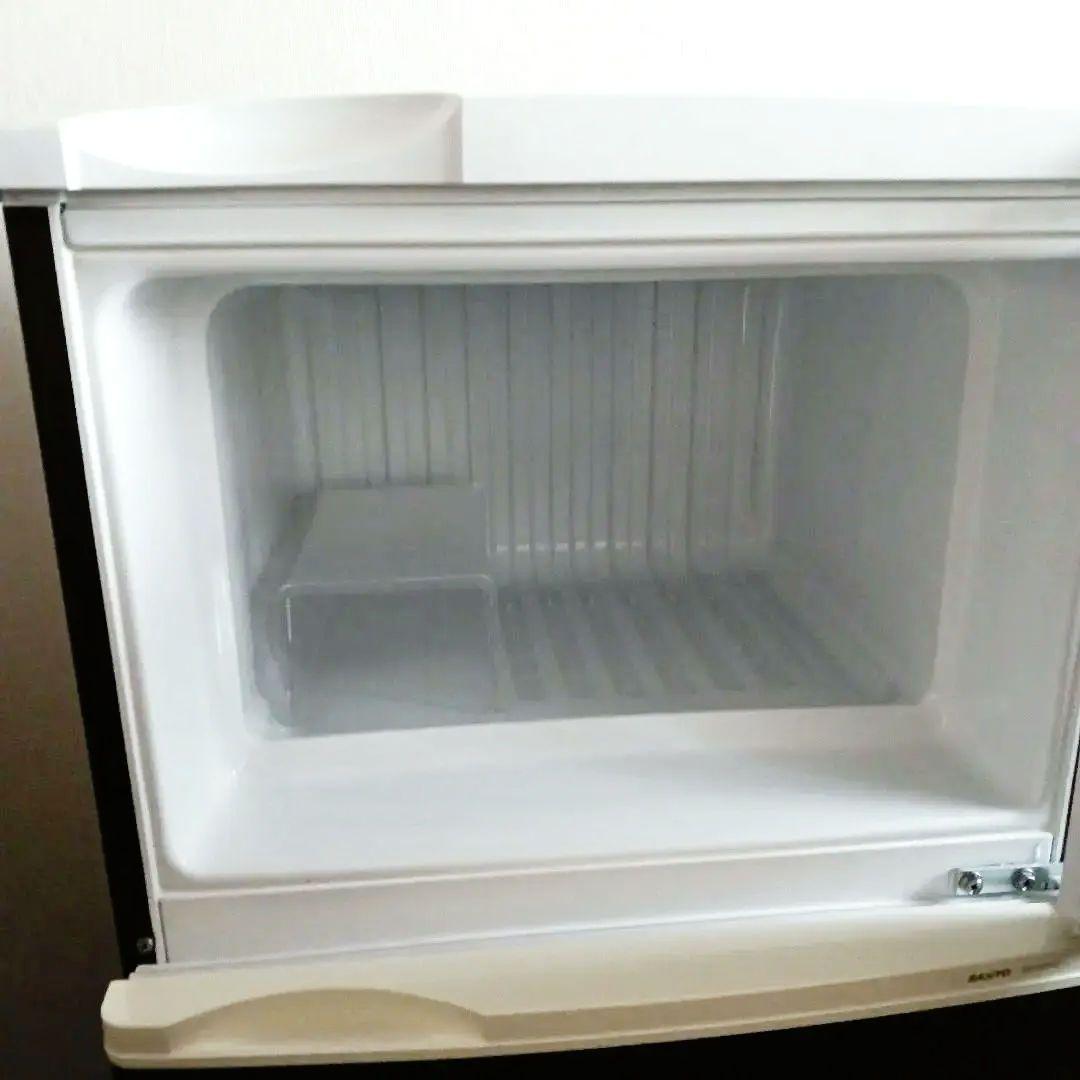 ★まめ★【送料込み・匿名配送】小型冷蔵庫　SANYO　サンヨー