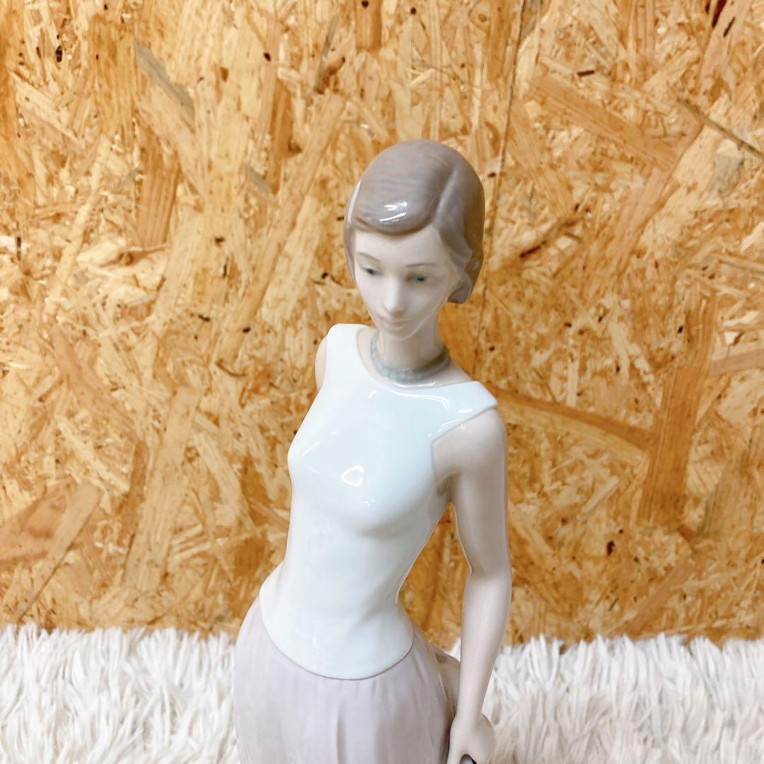 リヤドロ　LLADRO スズラン　フィギュア　置き物　工芸品　陶器