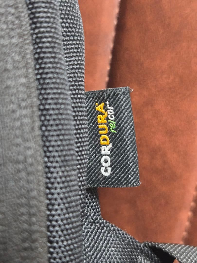 【16個の機能搭載！】 Evoon マルチビジネスリュックSlim 薄型 軽量