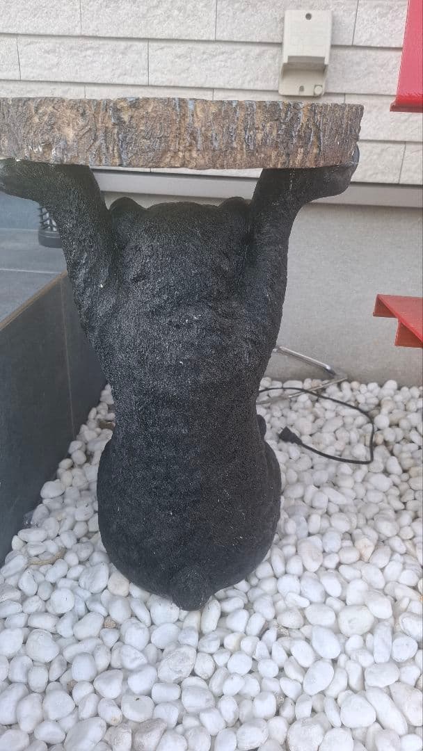 KARE　クマの形のサイドテーブル