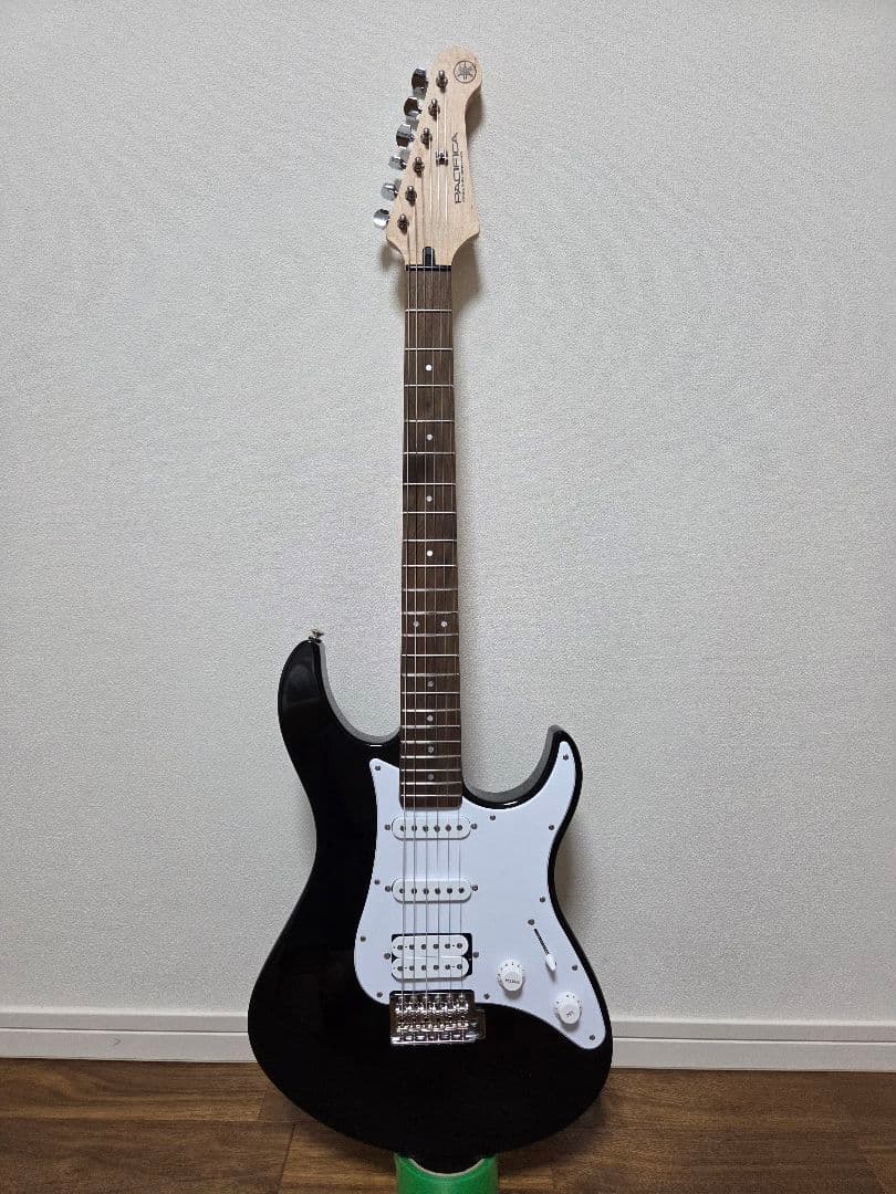 ギター YAMAHA PACIFICA012