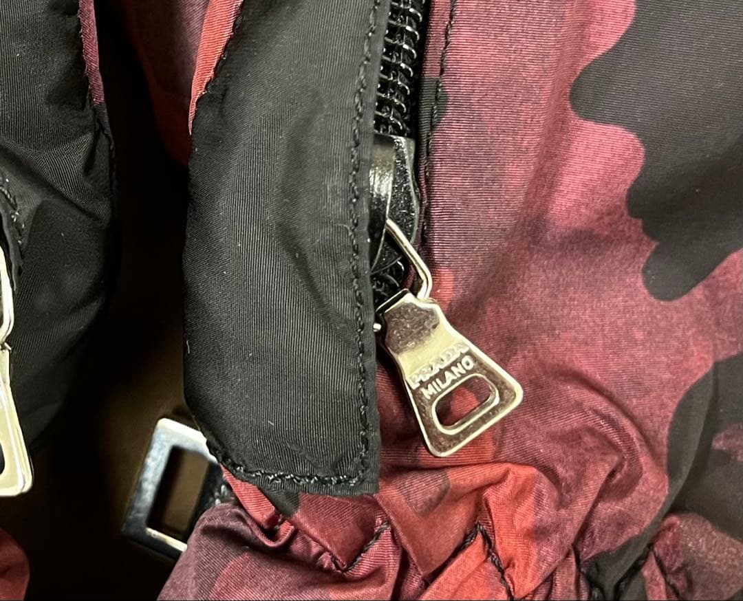 PRADA プラダ 迷彩柄でバリカッコいい　手袋 現行モデル　未使用に近く美品