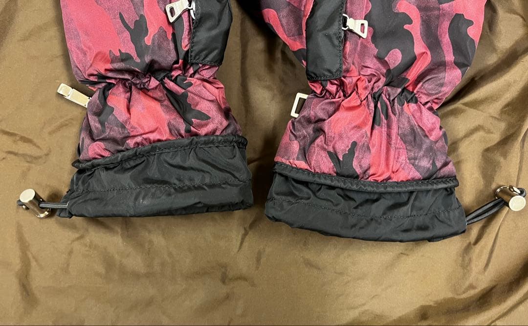 PRADA プラダ 迷彩柄でバリカッコいい　手袋 現行モデル　未使用に近く美品