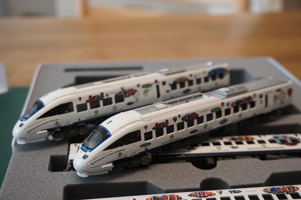 ＫＡＴＯ　885系　「バルーンさが」ラッピング仕様編成　6両