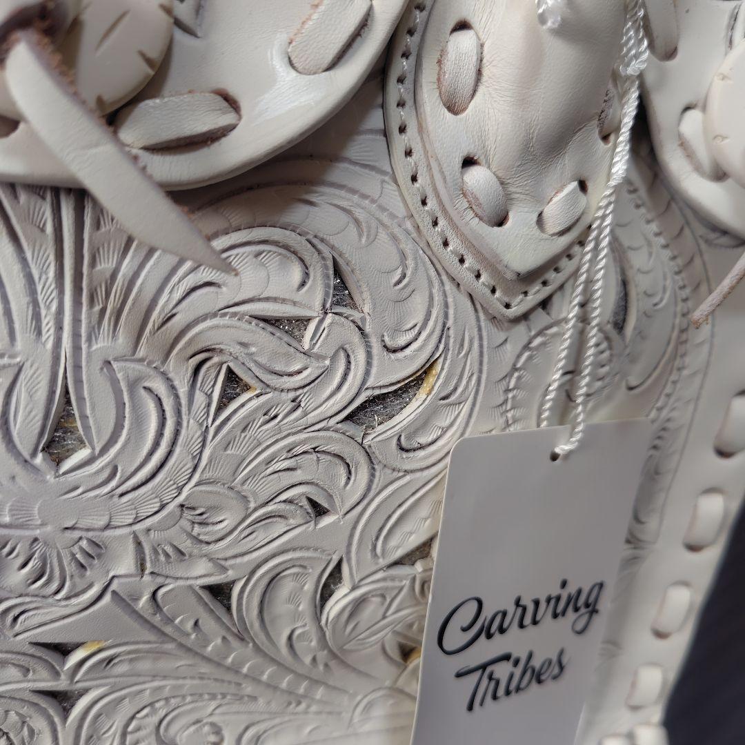 【専用です】グレイスコンチネンタル◇カービングバッグ◇白＆メタリック