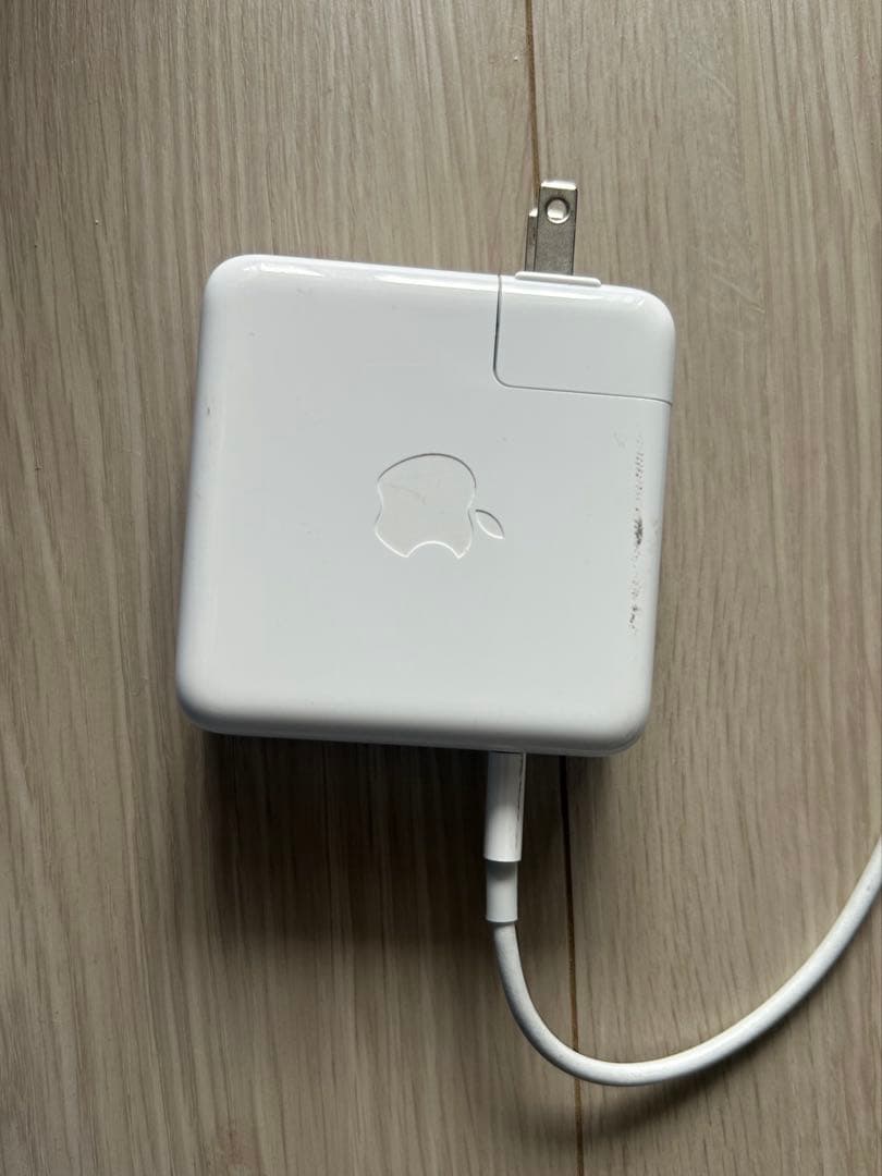 Apple MacBook Pro 2022 13インチ　M2 カバー付き