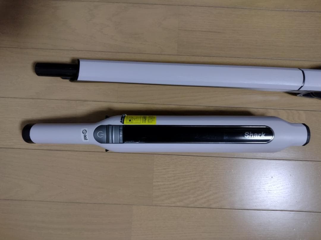 シャーク★コードレスクリーナー★CS300JWH★バッテリー新品と同等★1