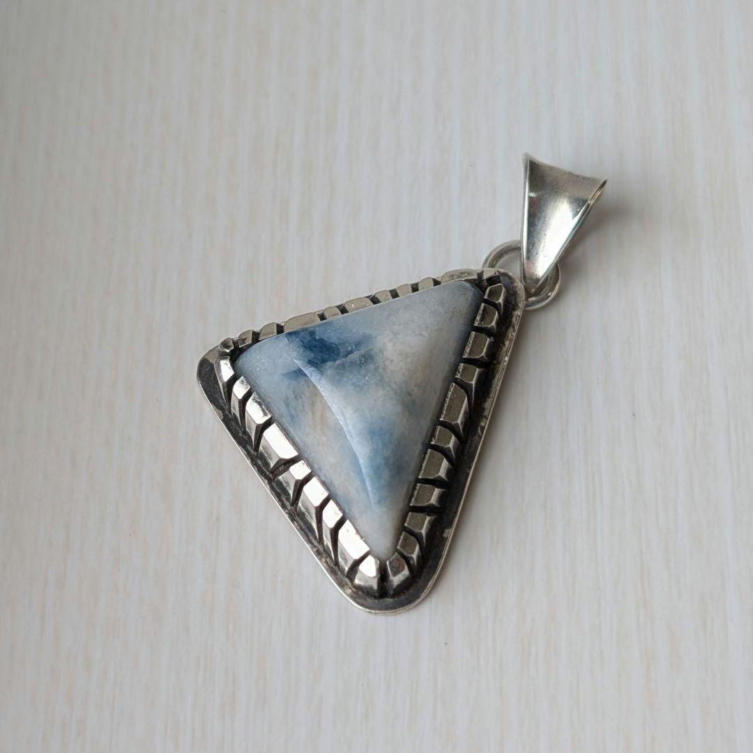 ハンドメイドの入りコン沢　ペンダントトップ　糸魚川翡翠